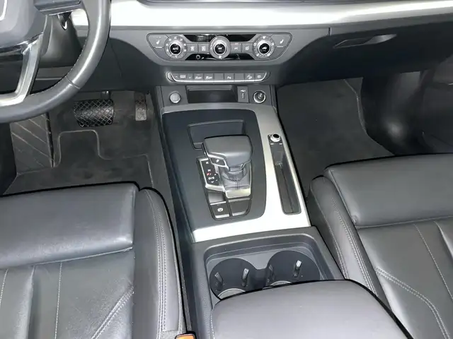 Audi Q5 view 9