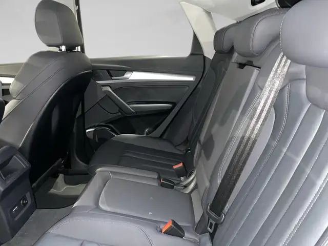 Audi Q5 view 11