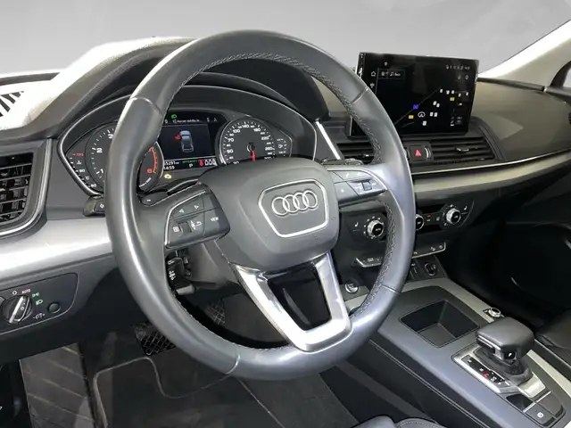 Audi Q5 view 8