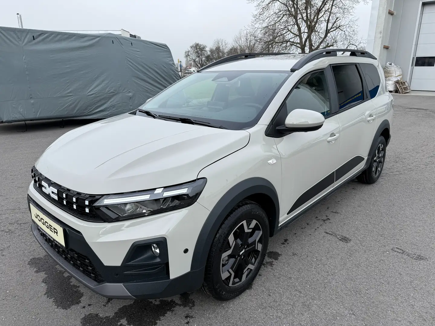 Dacia Jogger Journey TCe 110 7-Sitzer Vollausstattung Grau - 1