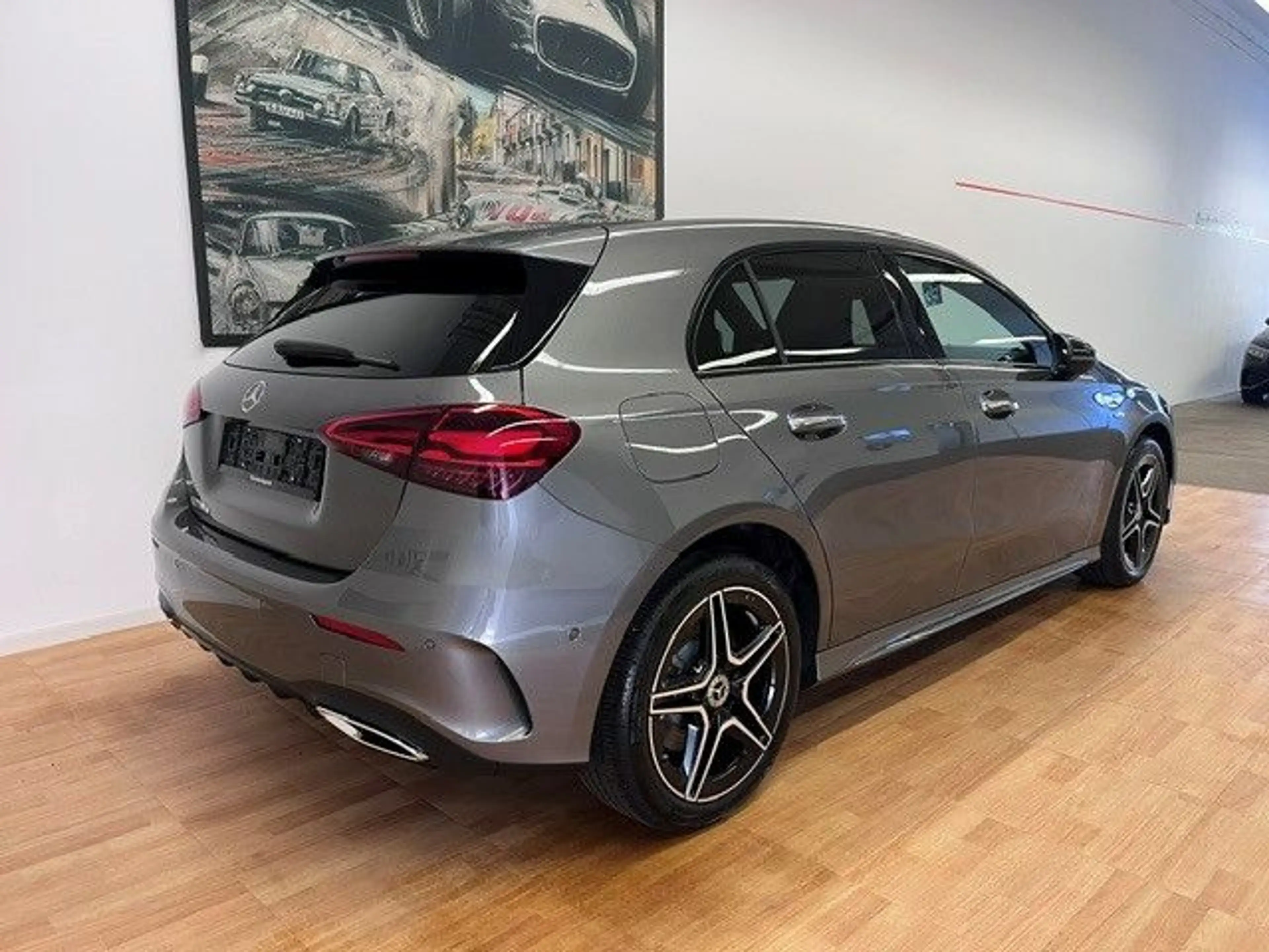 Mercedes-Benz A 250 e AMG-Line Panorama Distronic Keyless Go — photo 2