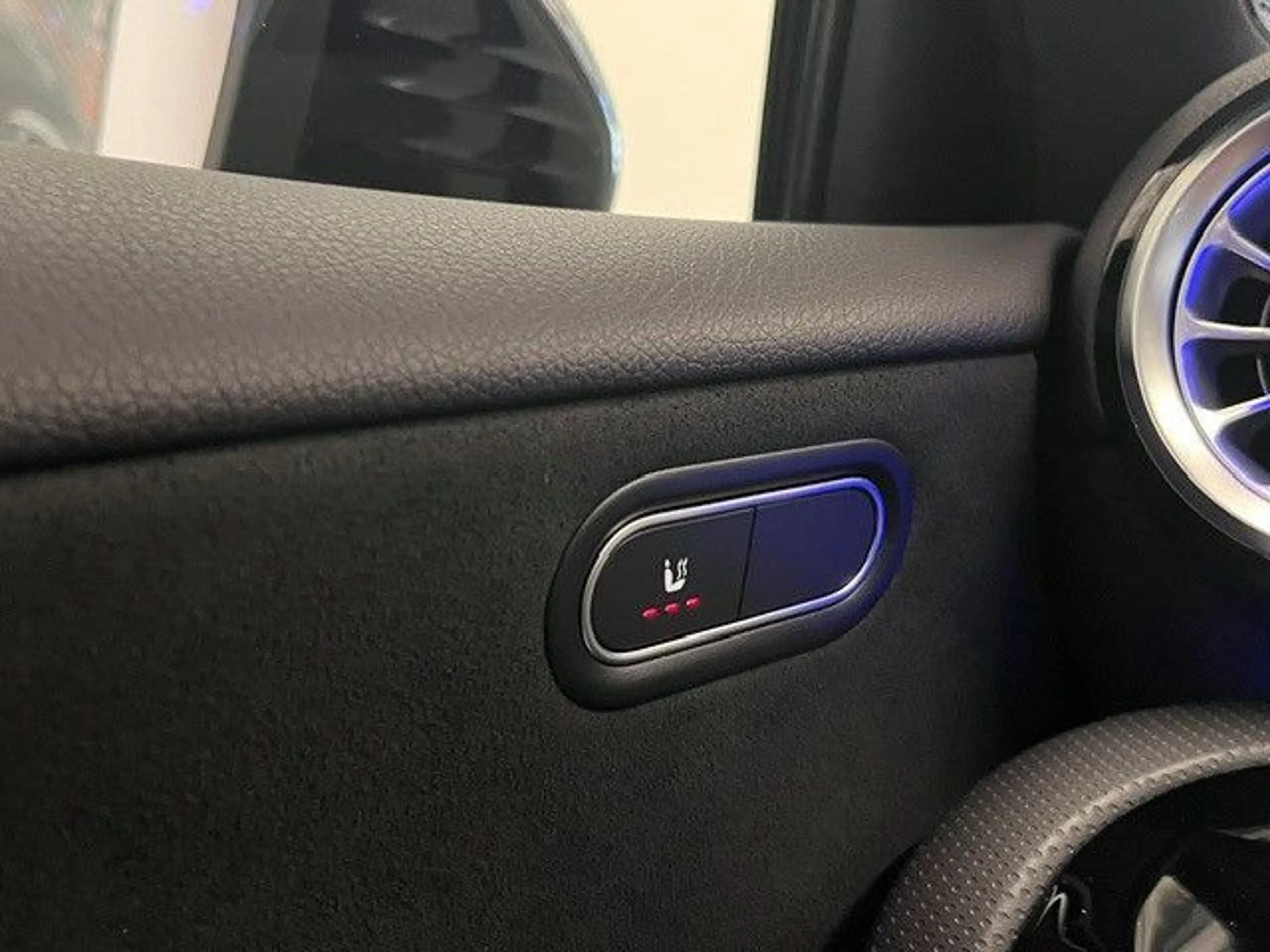 Mercedes-Benz A 250 e AMG-Line Panorama Distronic Keyless Go — photo 8