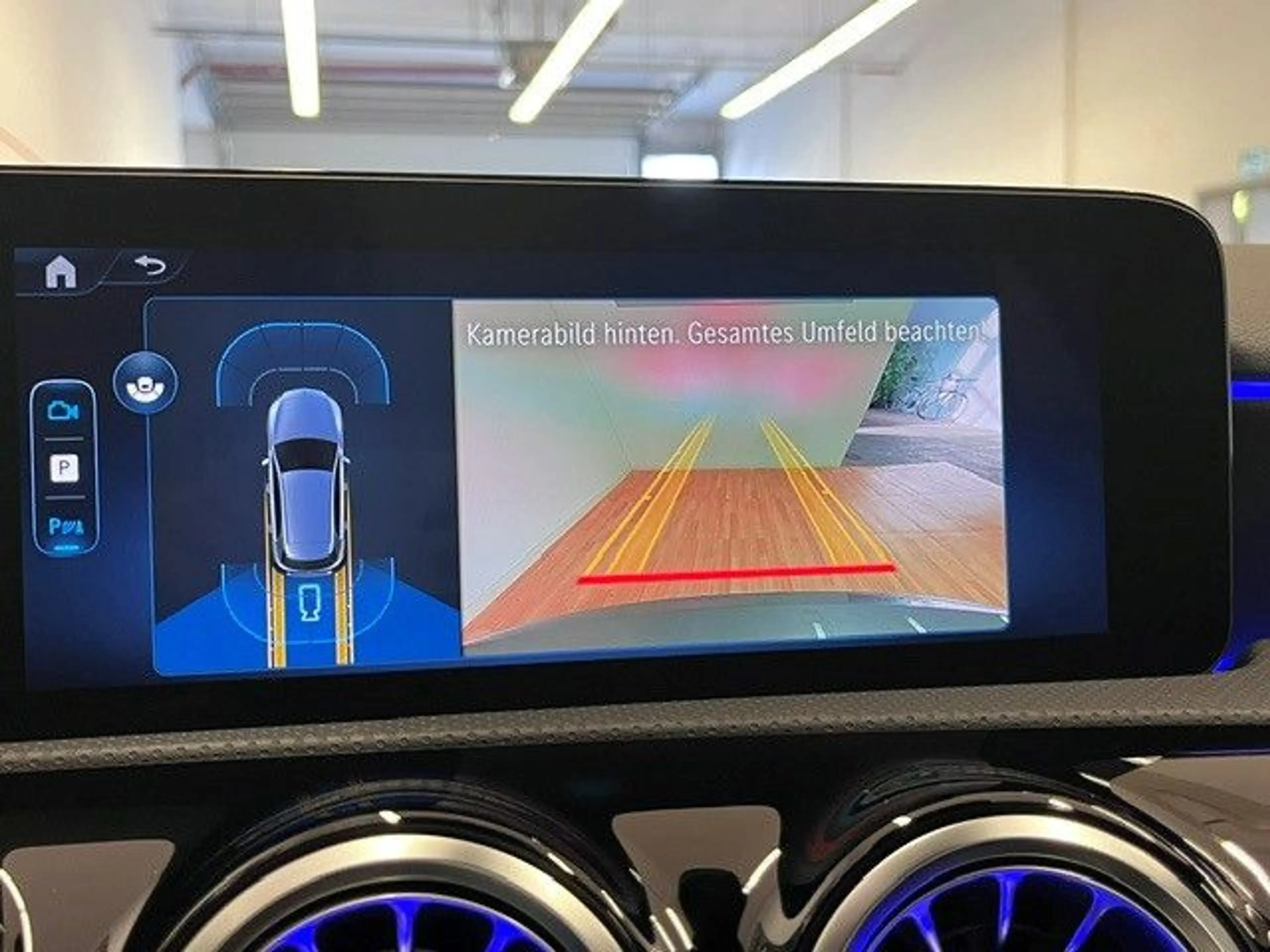 Mercedes-Benz A 250 e AMG-Line Panorama Distronic Keyless Go — photo 7