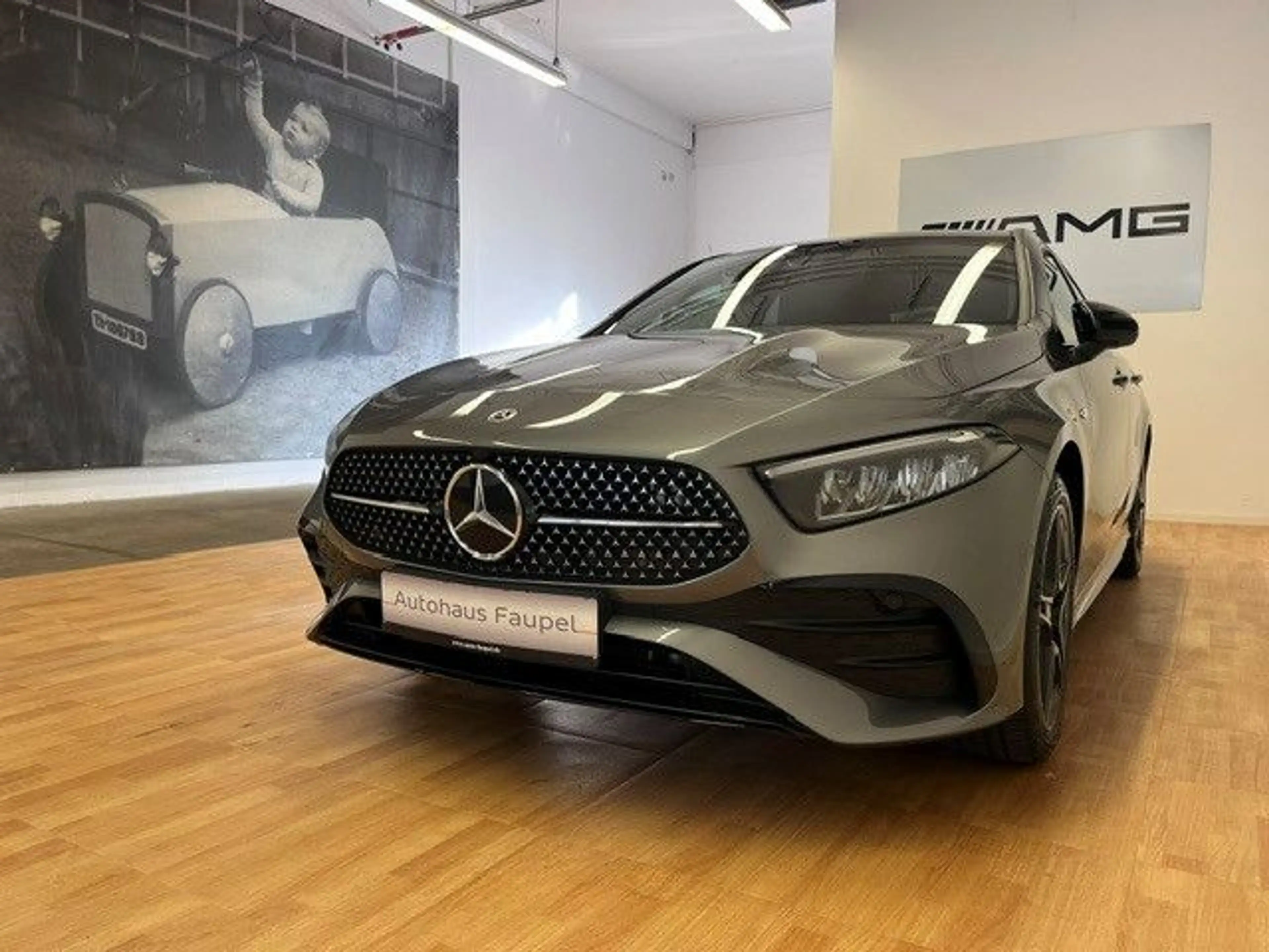 Mercedes-Benz A 250 e AMG-Line Panorama Distronic Keyless Go — photo 12