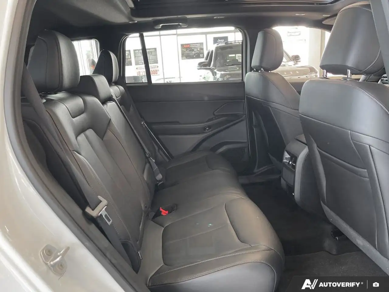 Jeep Cherokee снимка Jeep Cherokee