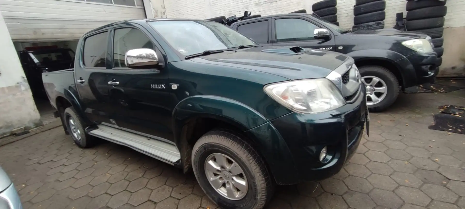Toyota Hilux Toyota Hilux 4 Doors Manuel Gear Grün - 1