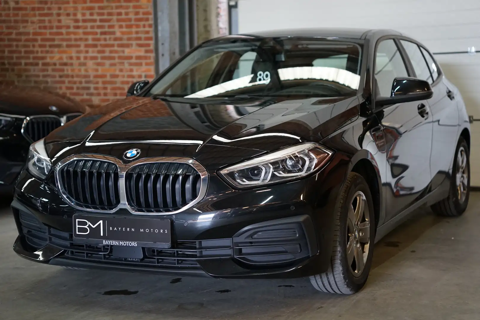 BMW 116 d Navi LED 2021 117.000km EURO 6d Zwart - 1
