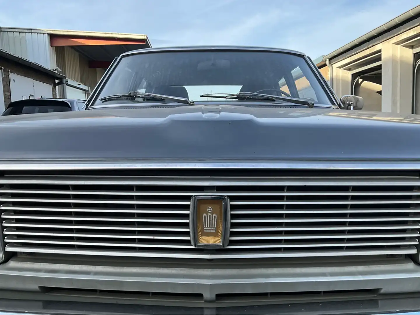 Toyota Crown Sedan (NL kenteken, 1 eigenaar) Grau - 1