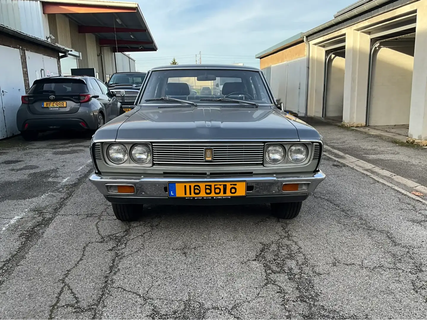 Toyota Crown Sedan (NL kenteken, 1 eigenaar) Grau - 2