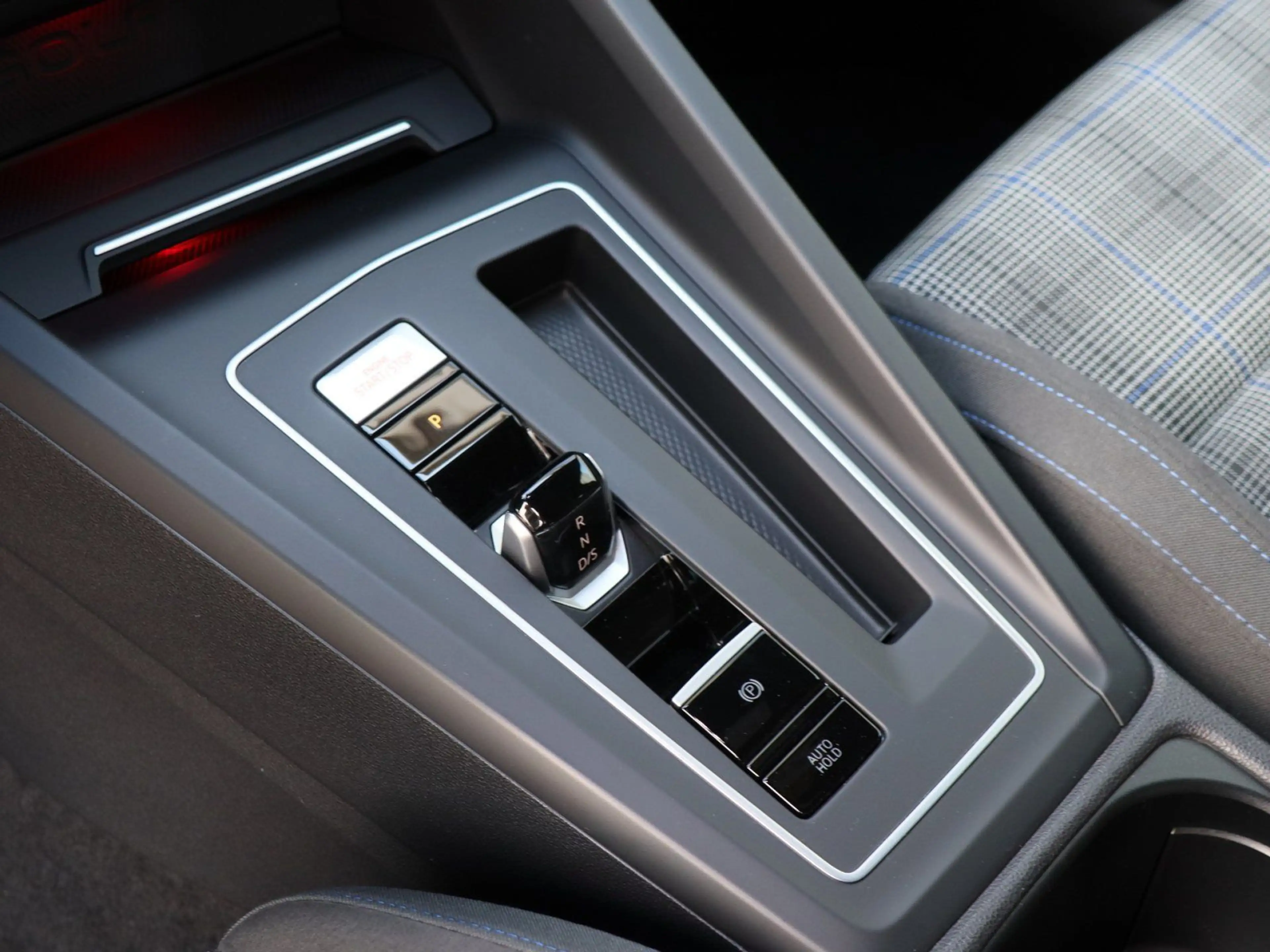 Volkswagen Golf GTE VIII GTE 1.4 eHybrid NAVI LED PLUS APP-CONN — photo 11