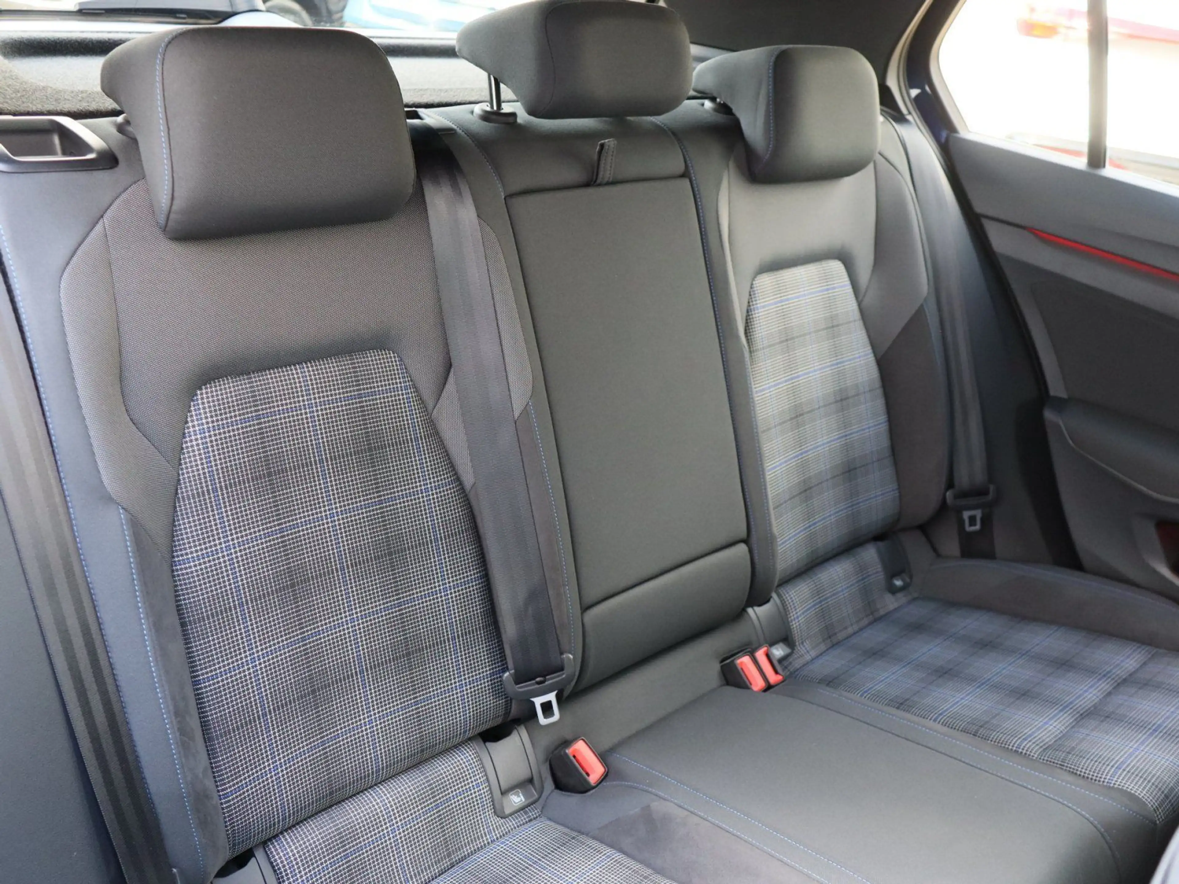 Volkswagen Golf GTE VIII GTE 1.4 eHybrid NAVI LED PLUS APP-CONN — photo 4