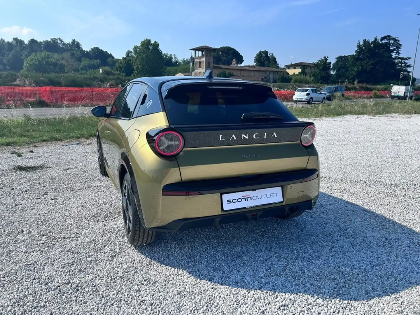 Lancia Ypsilon Hybrid e-DCT LX Goud - 2