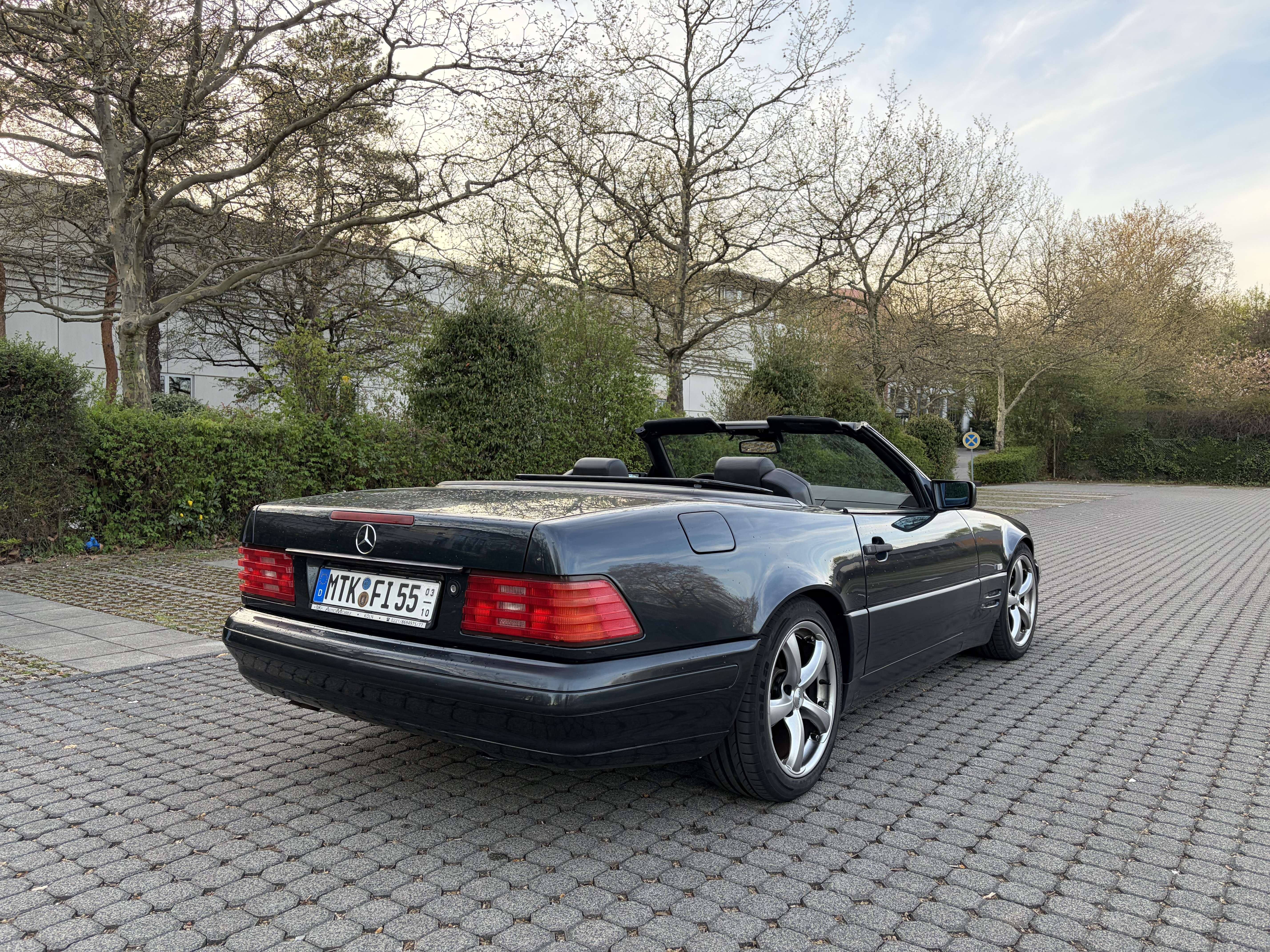 Second hand Mercedes Benz Sl-Class 320