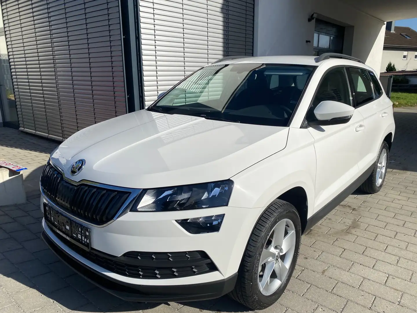 Skoda Karoq Ambition Weiß - 1