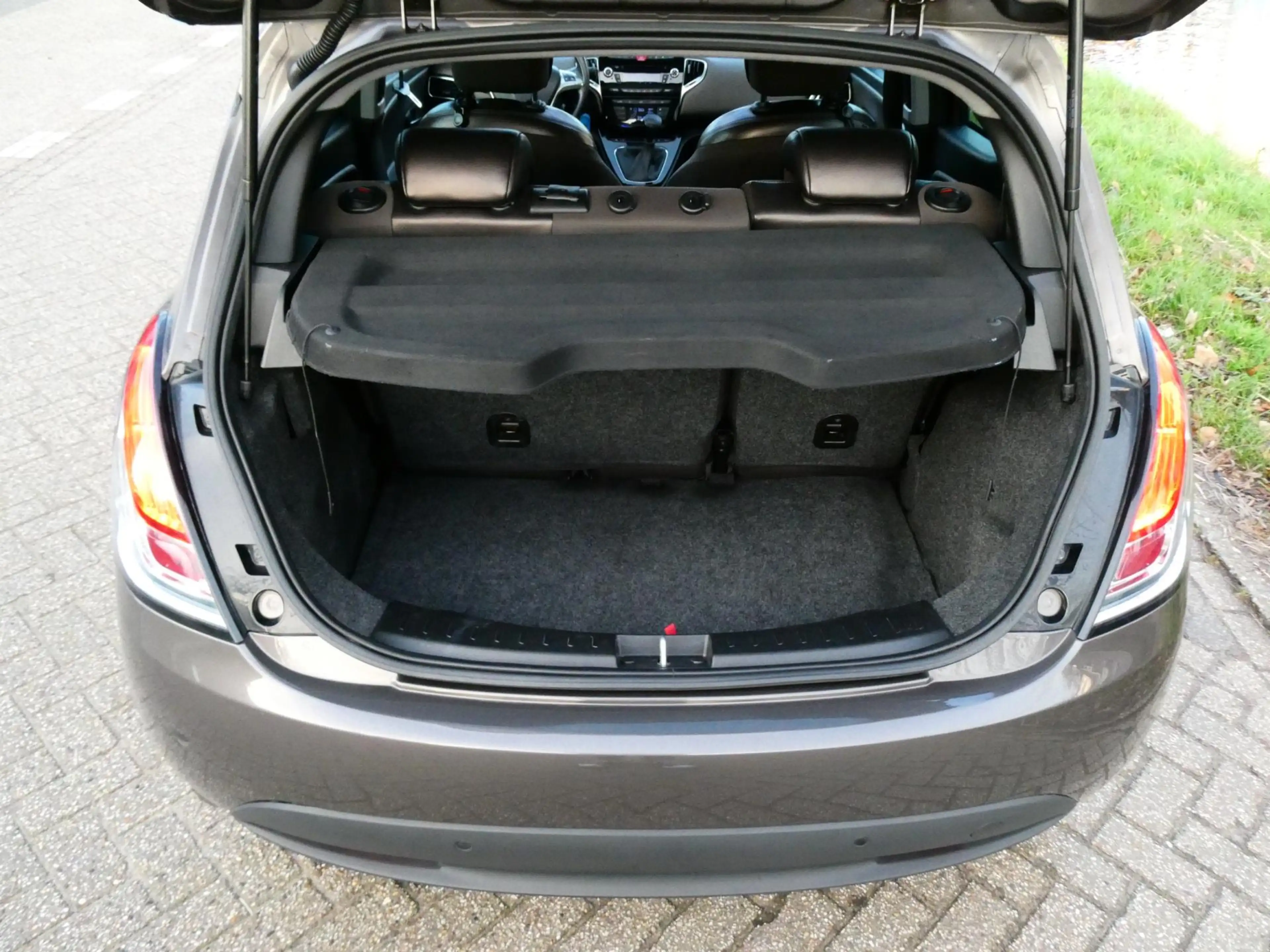 Lancia Ypsilon 0.9 Platinum 86pk Automaat Clima Leder 145.000km. — photo 18