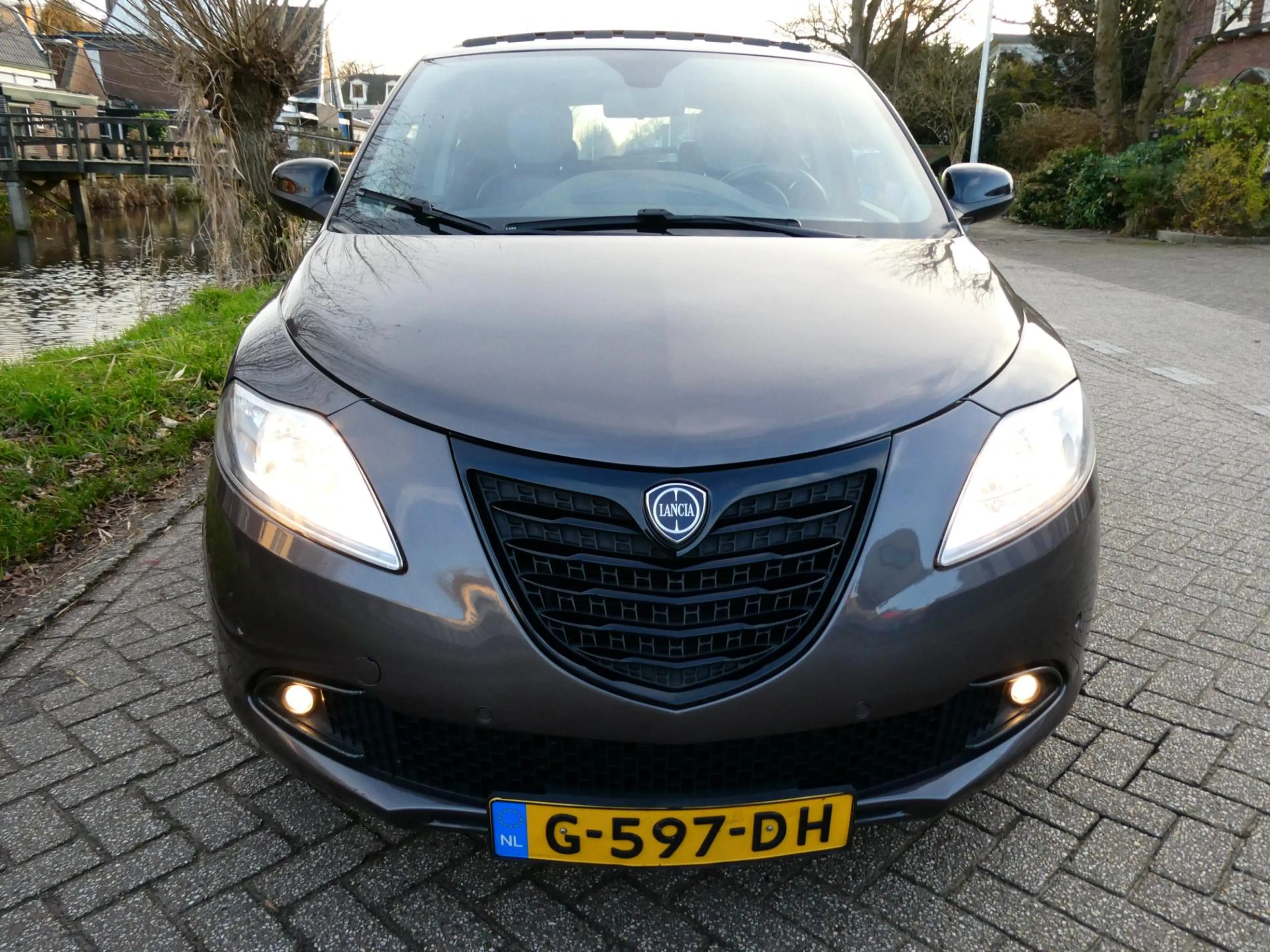 Lancia Ypsilon 0.9 Platinum 86pk Automaat Clima Leder 145.000km. — photo 6