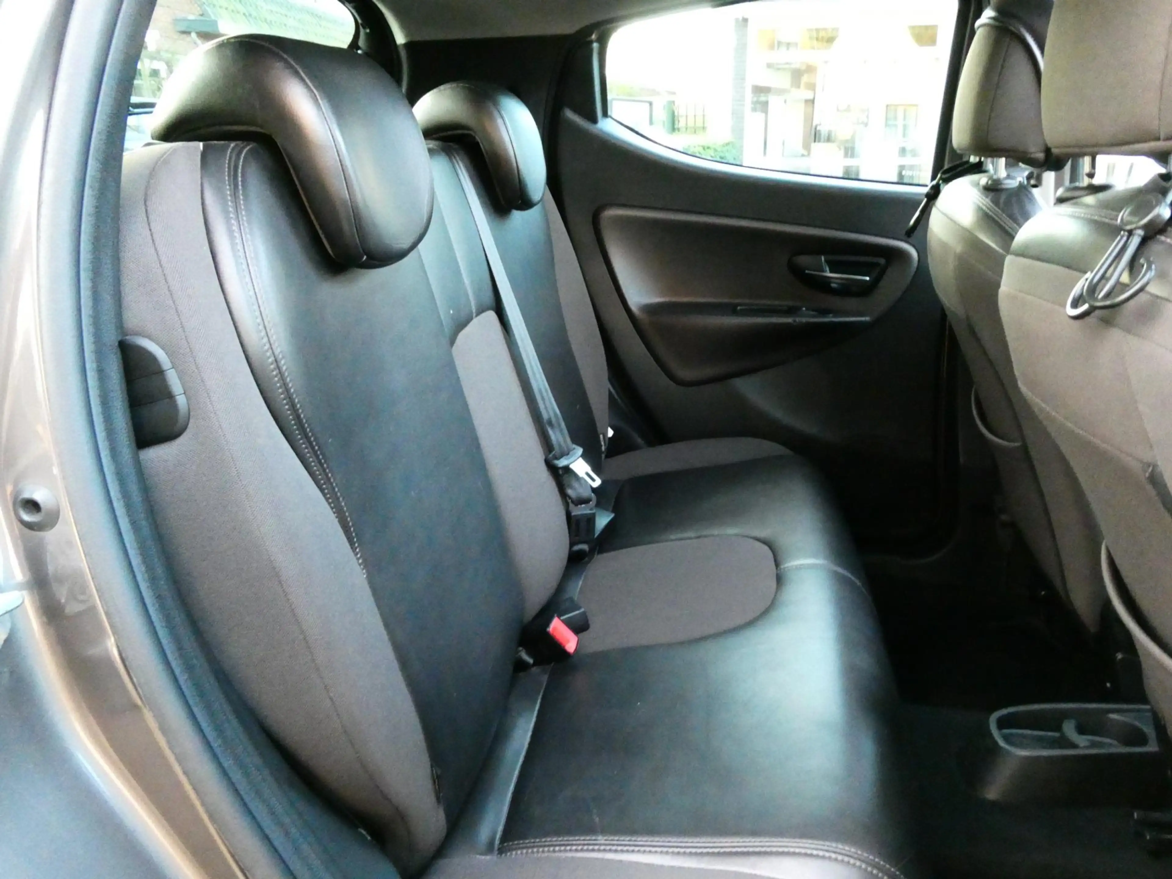 Lancia Ypsilon 0.9 Platinum 86pk Automaat Clima Leder 145.000km. — photo 17