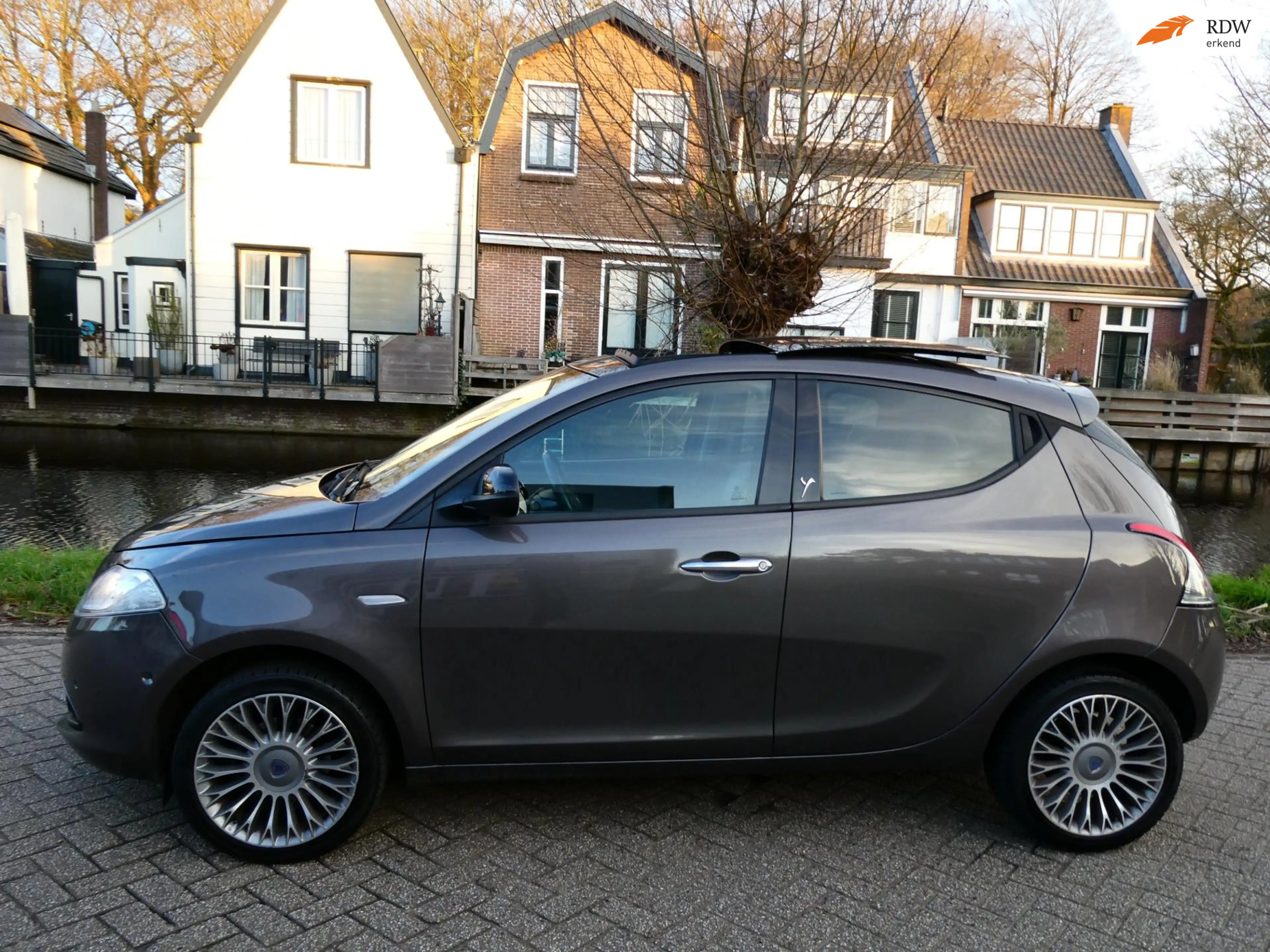 Lancia Ypsilon 0.9 Platinum 86pk Automaat Clima Leder 145.000km.