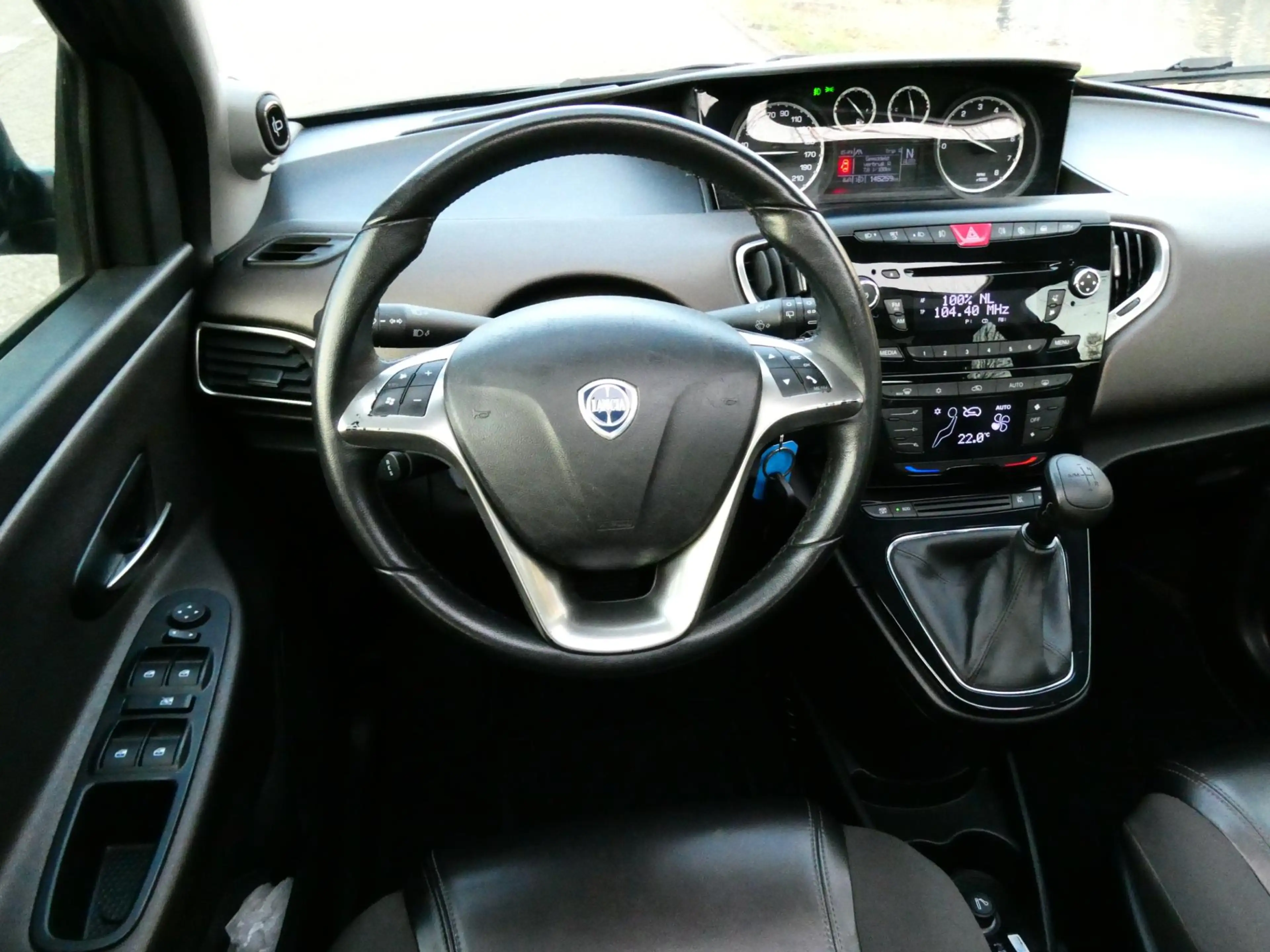 Lancia Ypsilon 0.9 Platinum 86pk Automaat Clima Leder 145.000km. — photo 12