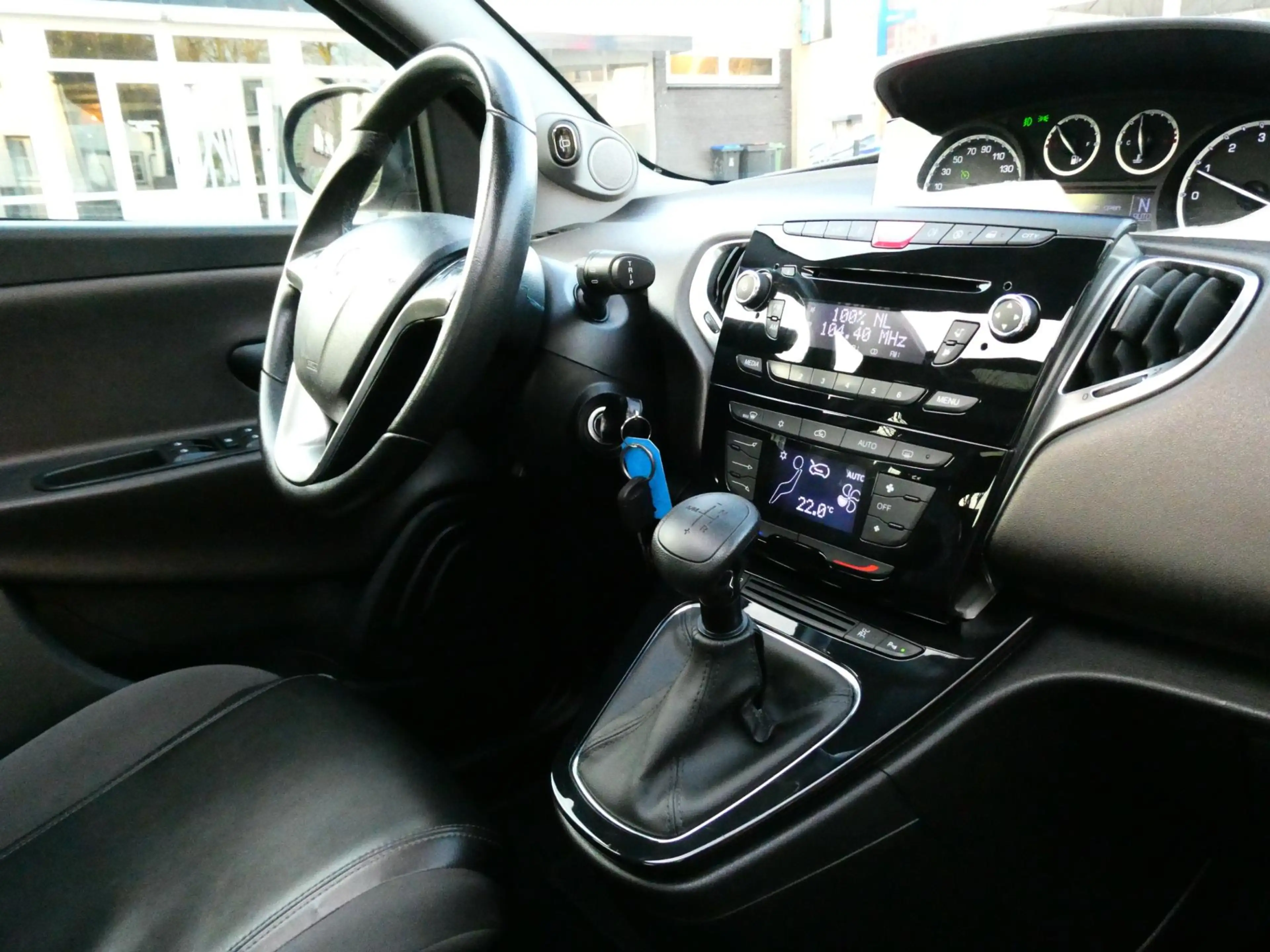 Lancia Ypsilon 0.9 Platinum 86pk Automaat Clima Leder 145.000km. — photo 14
