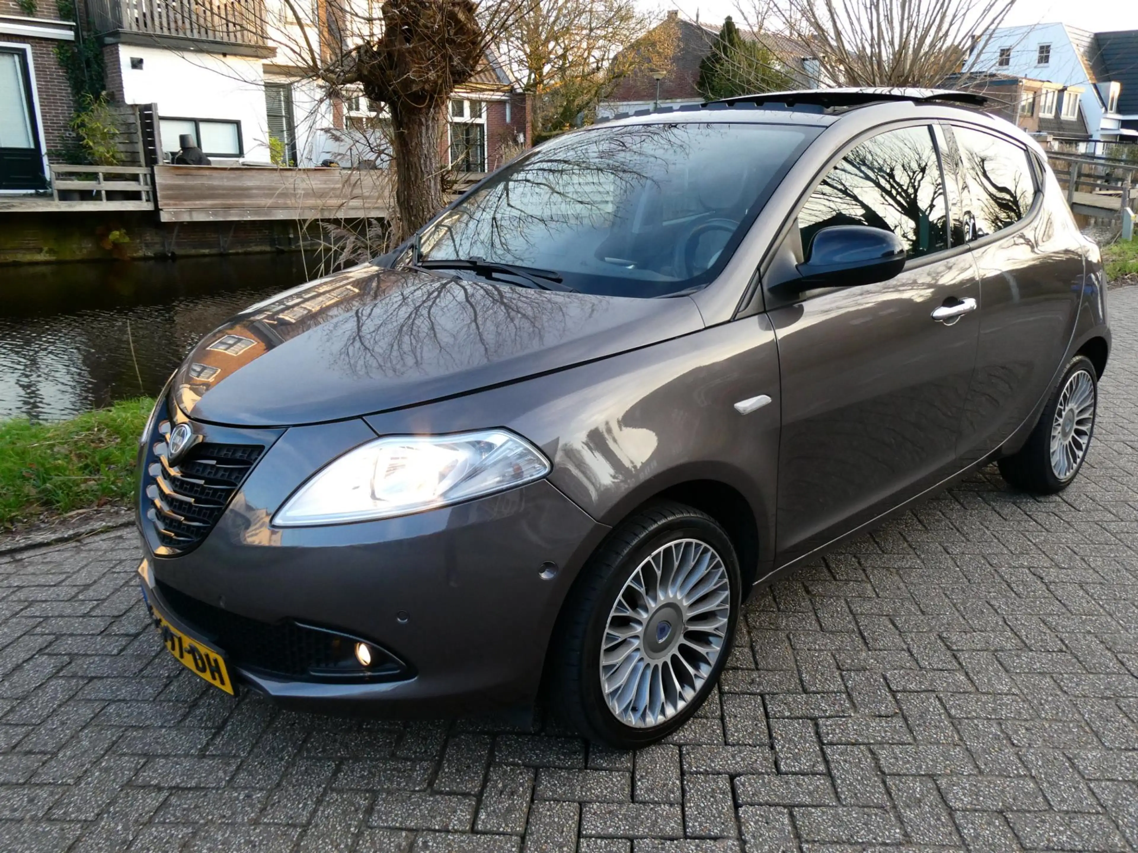 Lancia Ypsilon 0.9 Platinum 86pk Automaat Clima Leder 145.000km. — photo 4