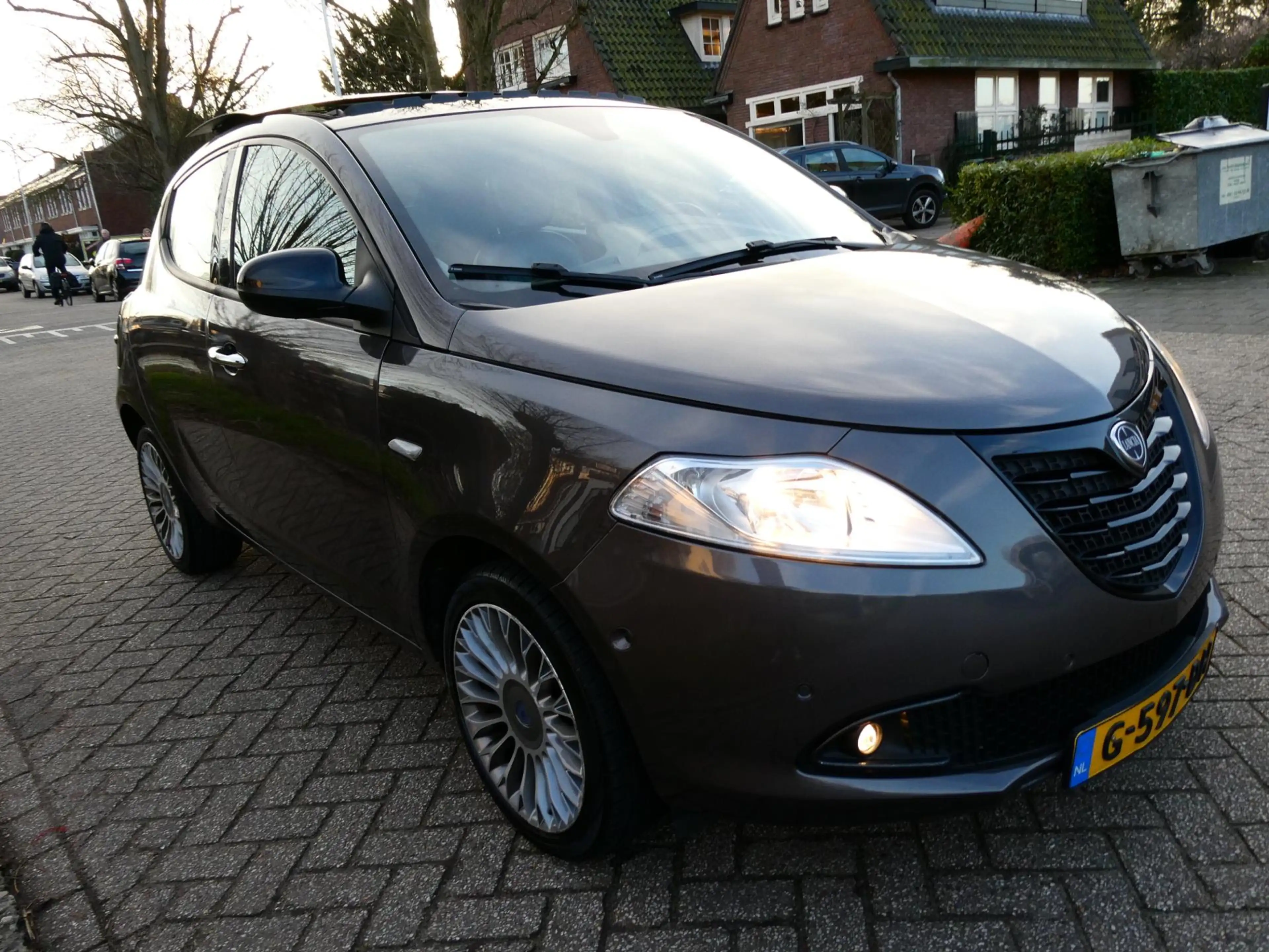 Lancia Ypsilon 0.9 Platinum 86pk Automaat Clima Leder 145.000km. — photo 10