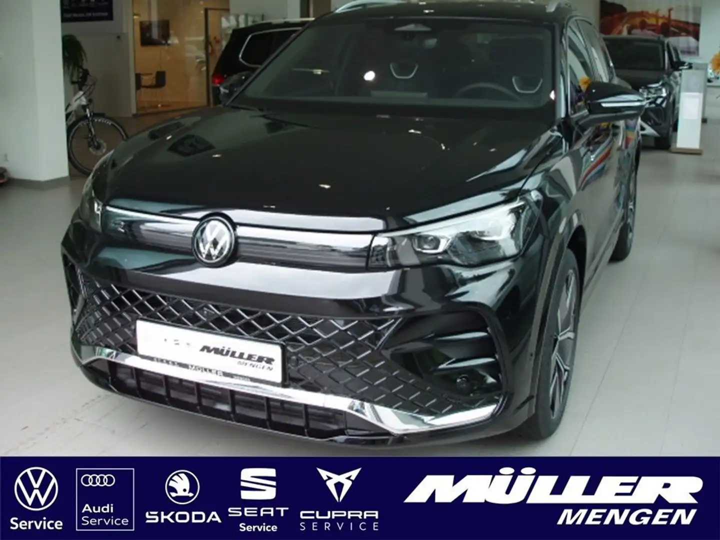 Volkswagen Tiguan R-Line 2.0 TSI 4Motion AHK/STHZG/Pano Zwart - 1