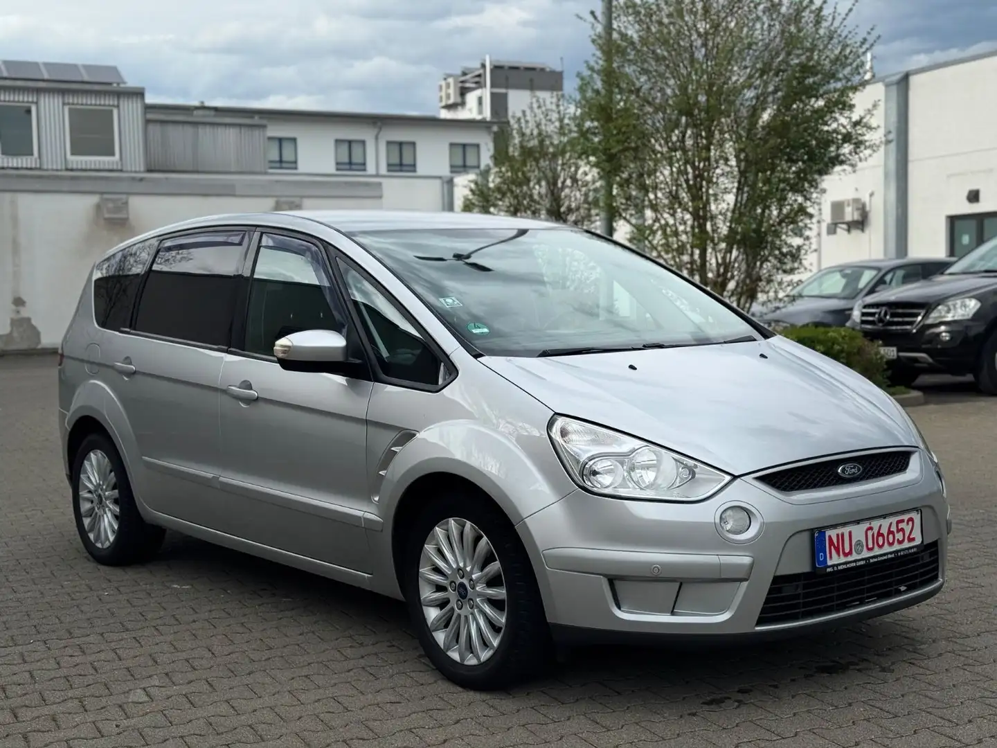 Ford S-Max 2.0 TDCi Automatik Navi Klimaautom. Sitzhz Silber - 2