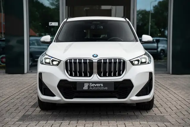 BMW X1 view 8