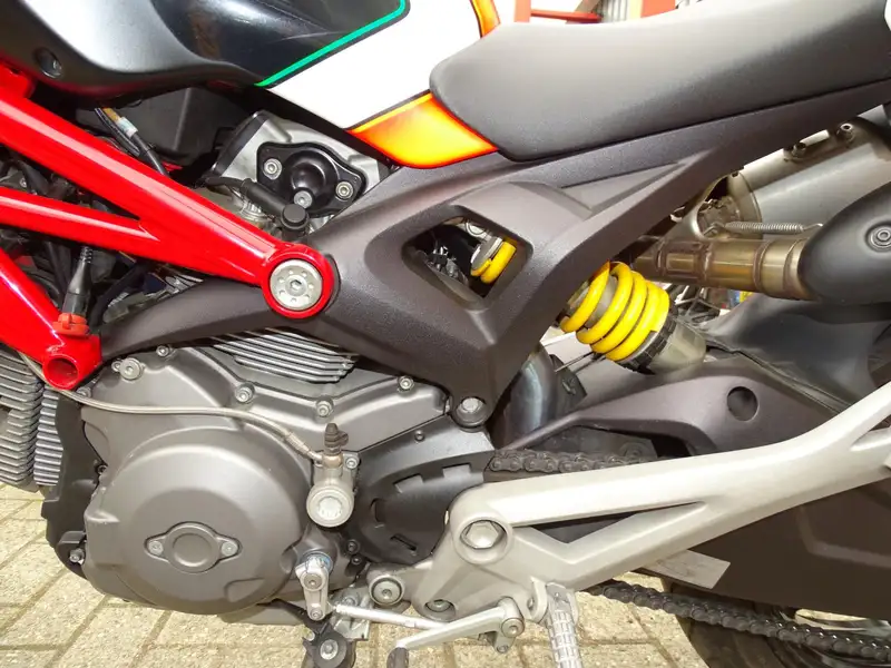 Ducati Monster 696 - foto 6