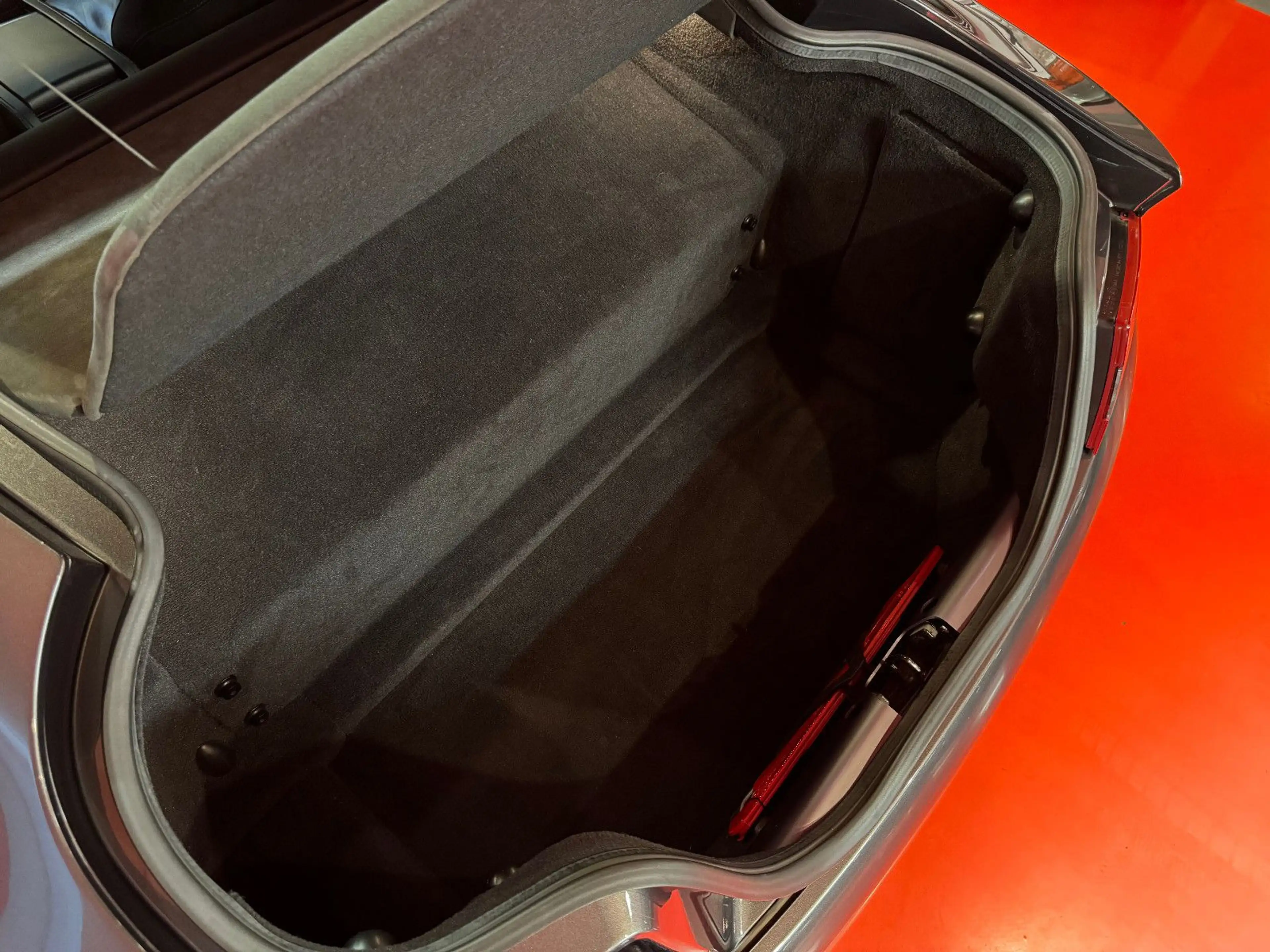 Aston Martin V8 /4.7 V8 426PS/SPORTSHIFT/COUPÉ/DEUTSCH — photo 11