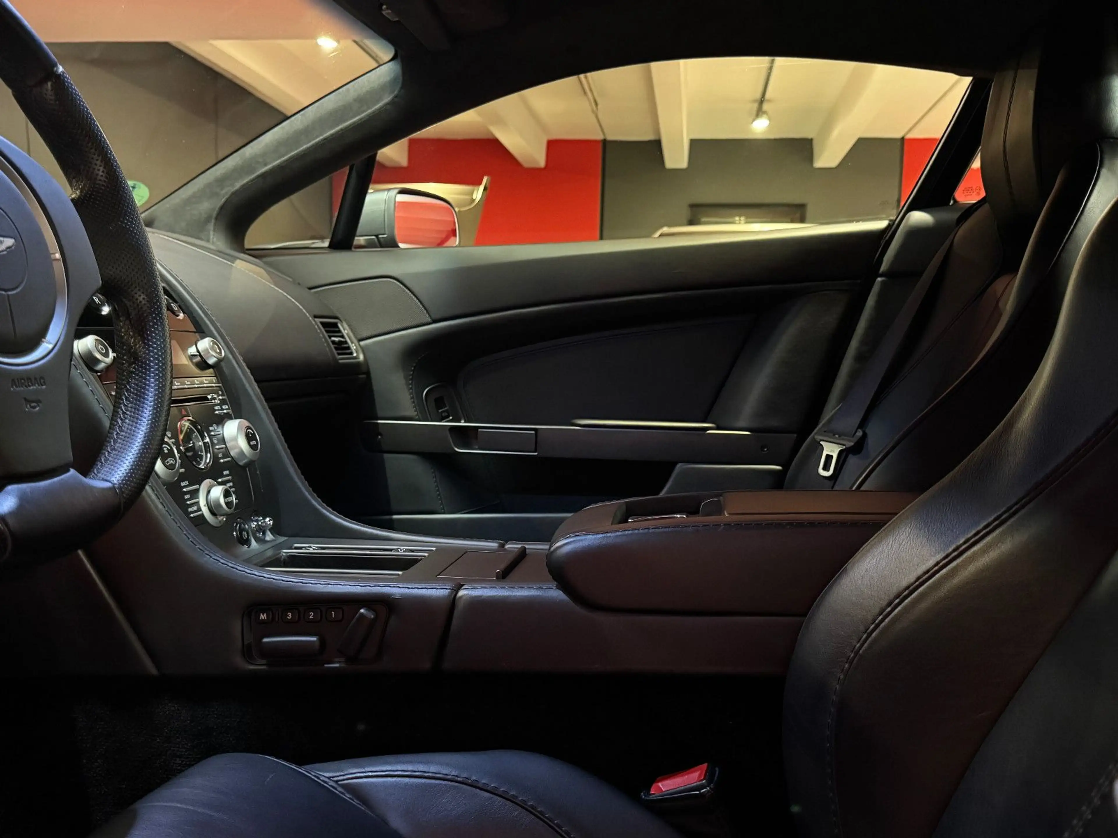 Aston Martin V8 /4.7 V8 426PS/SPORTSHIFT/COUPÉ/DEUTSCH — photo 13