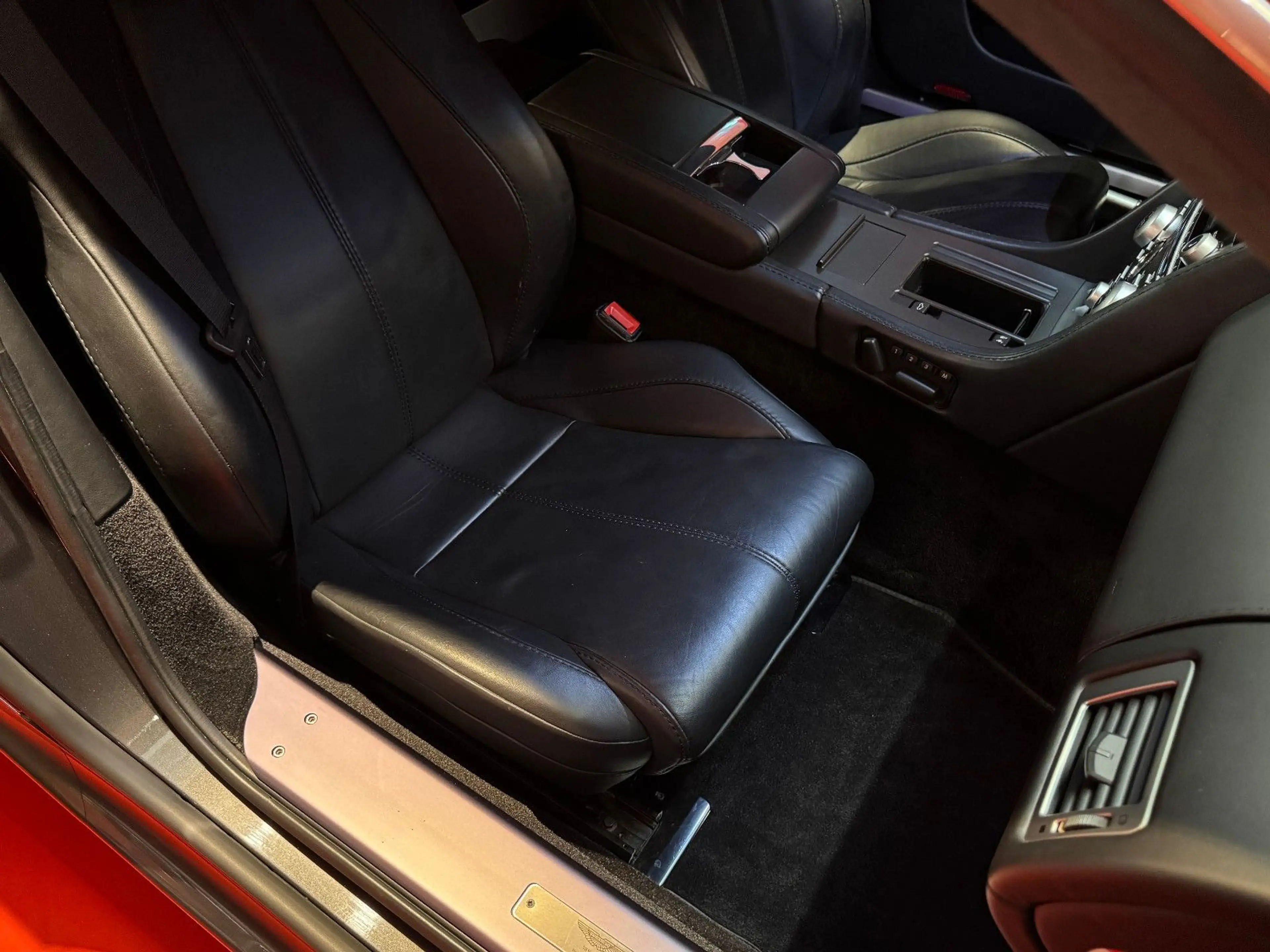 Aston Martin V8 /4.7 V8 426PS/SPORTSHIFT/COUPÉ/DEUTSCH — photo 14