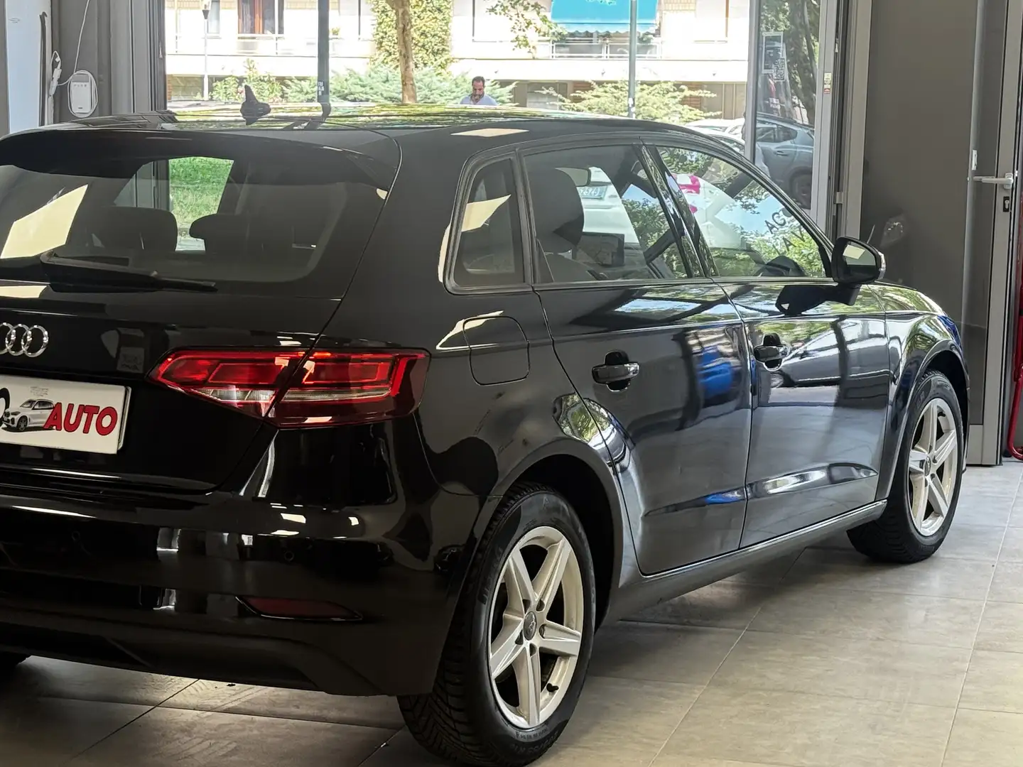 Audi A3 Sportback 35 2.0 tdi Sport 150cv s-tronic 7m Zwart - 2