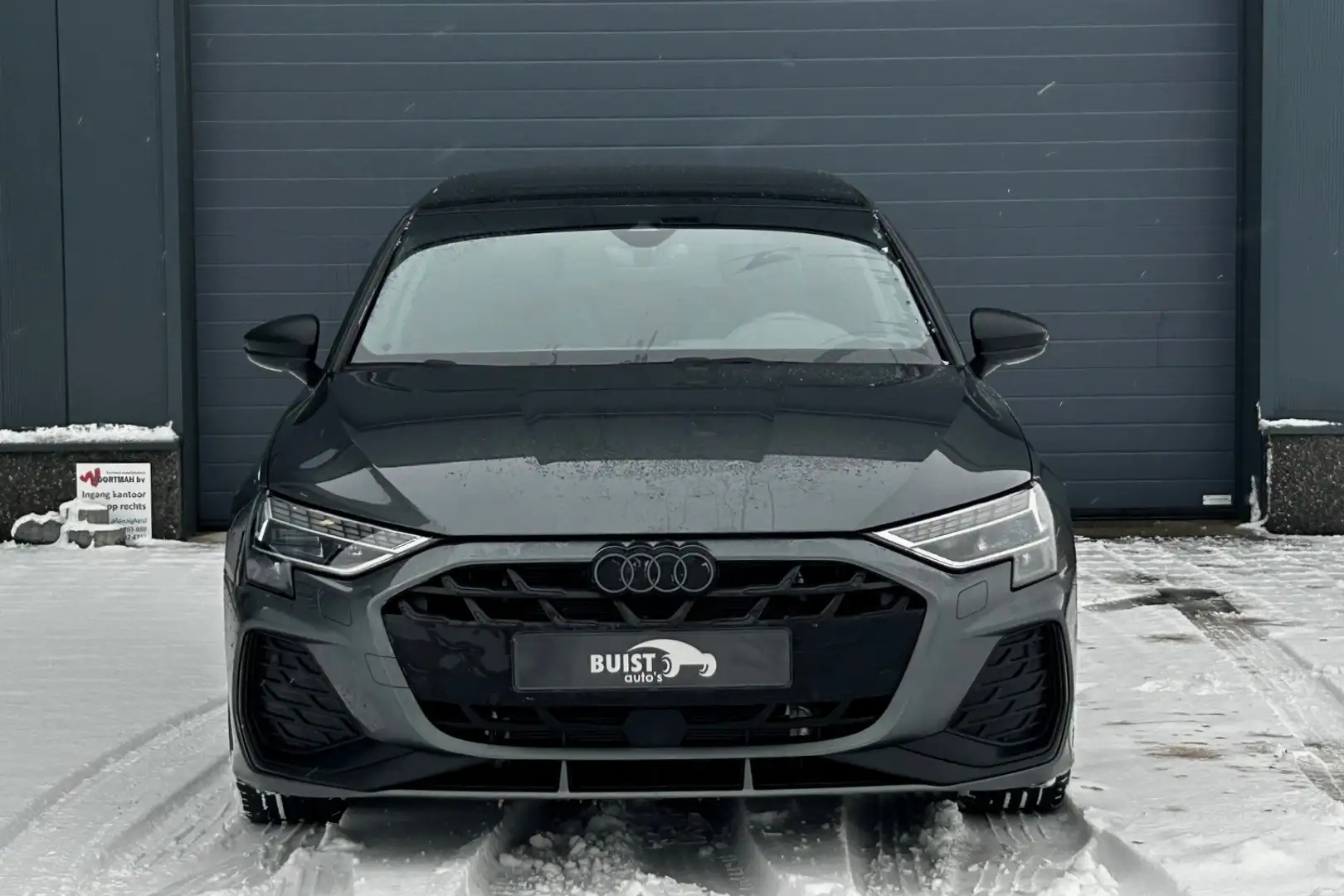 Audi A3 Sportback 45 TFSIe 272pk S-Line Competition PANO 1 Grau - 2