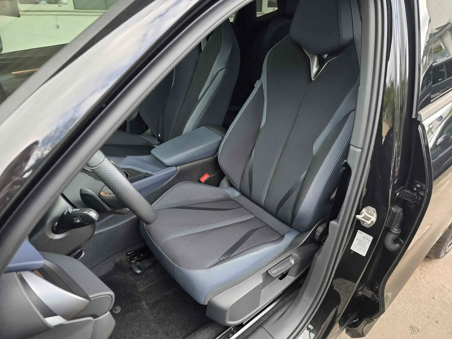 CUPRA Terramar 2.0 TSI 4 DRIVE VZ*NAVI*PANO-DACH*AHK* Schwarz - 2