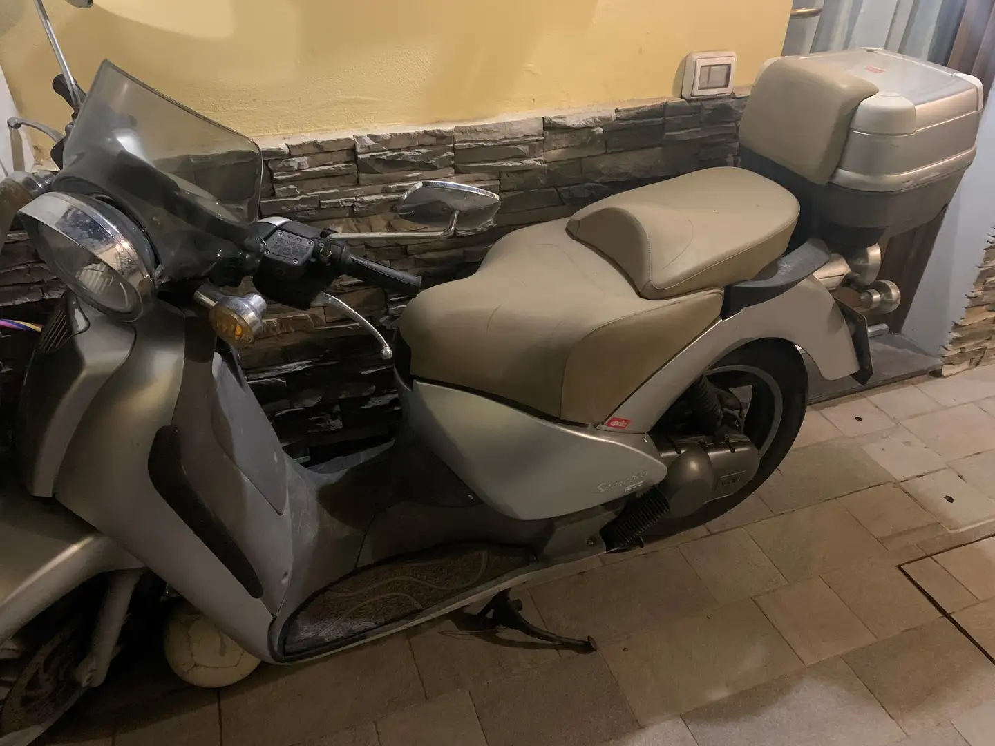 Aprilia Scarabeo 200 Argintiu - 1
