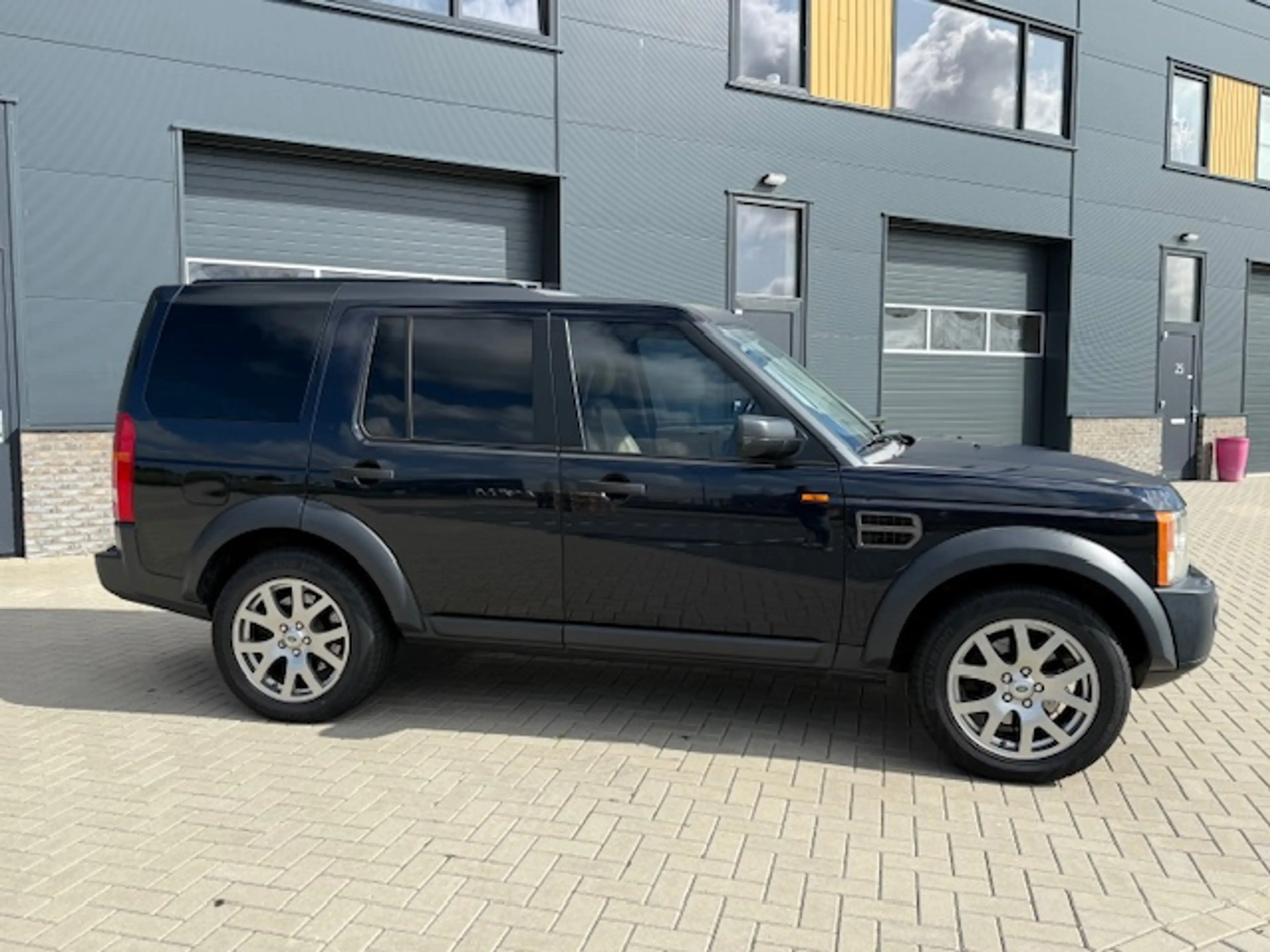 Land Rover Discovery 4.4 V8 SE Blijvend Youngtimer / 7 persoons / BTW A — photo 3