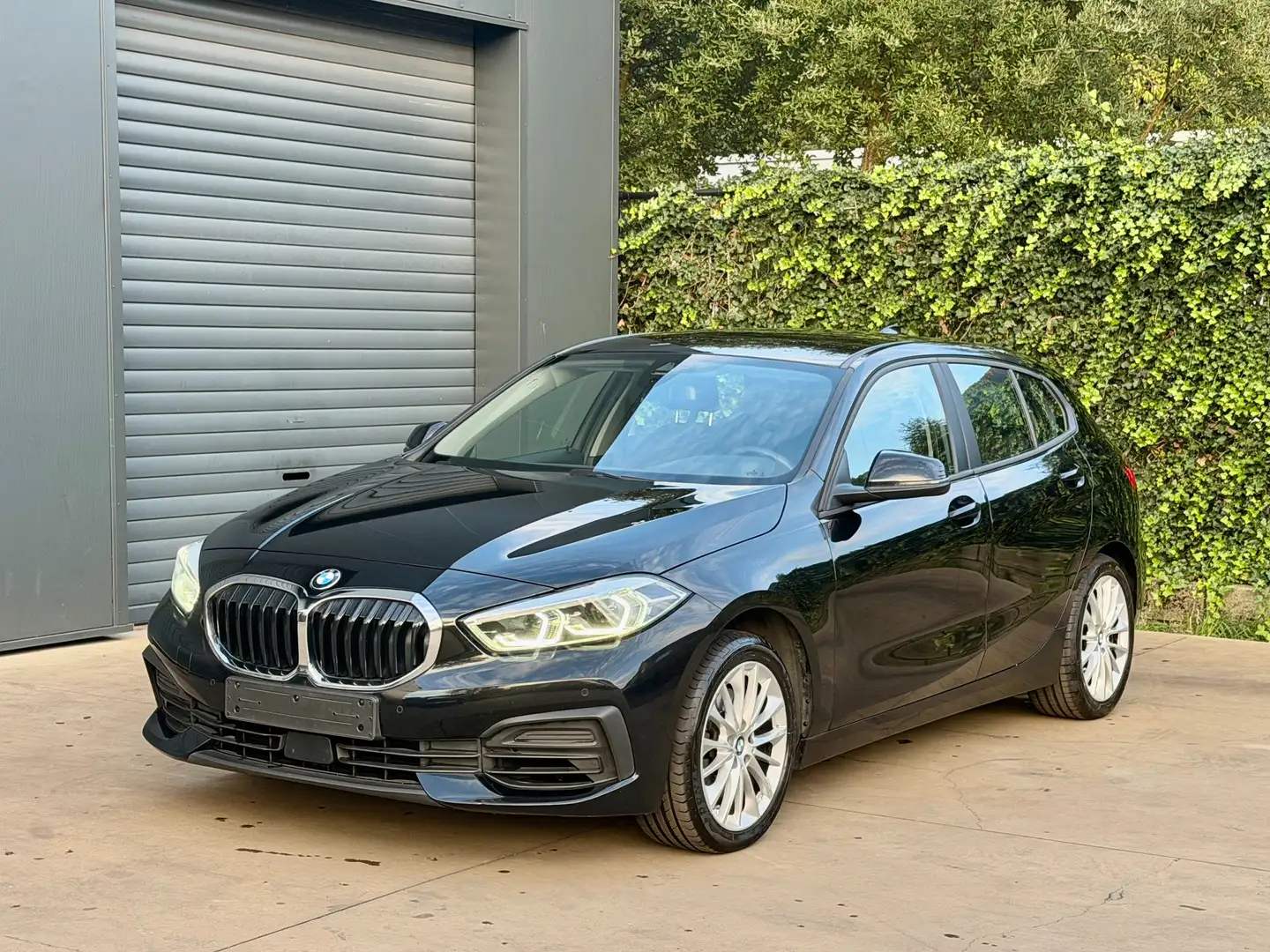 BMW 118 i Aut. LED/ Lane-assist/Navi/Carplay/12 m Garantie Noir - 1