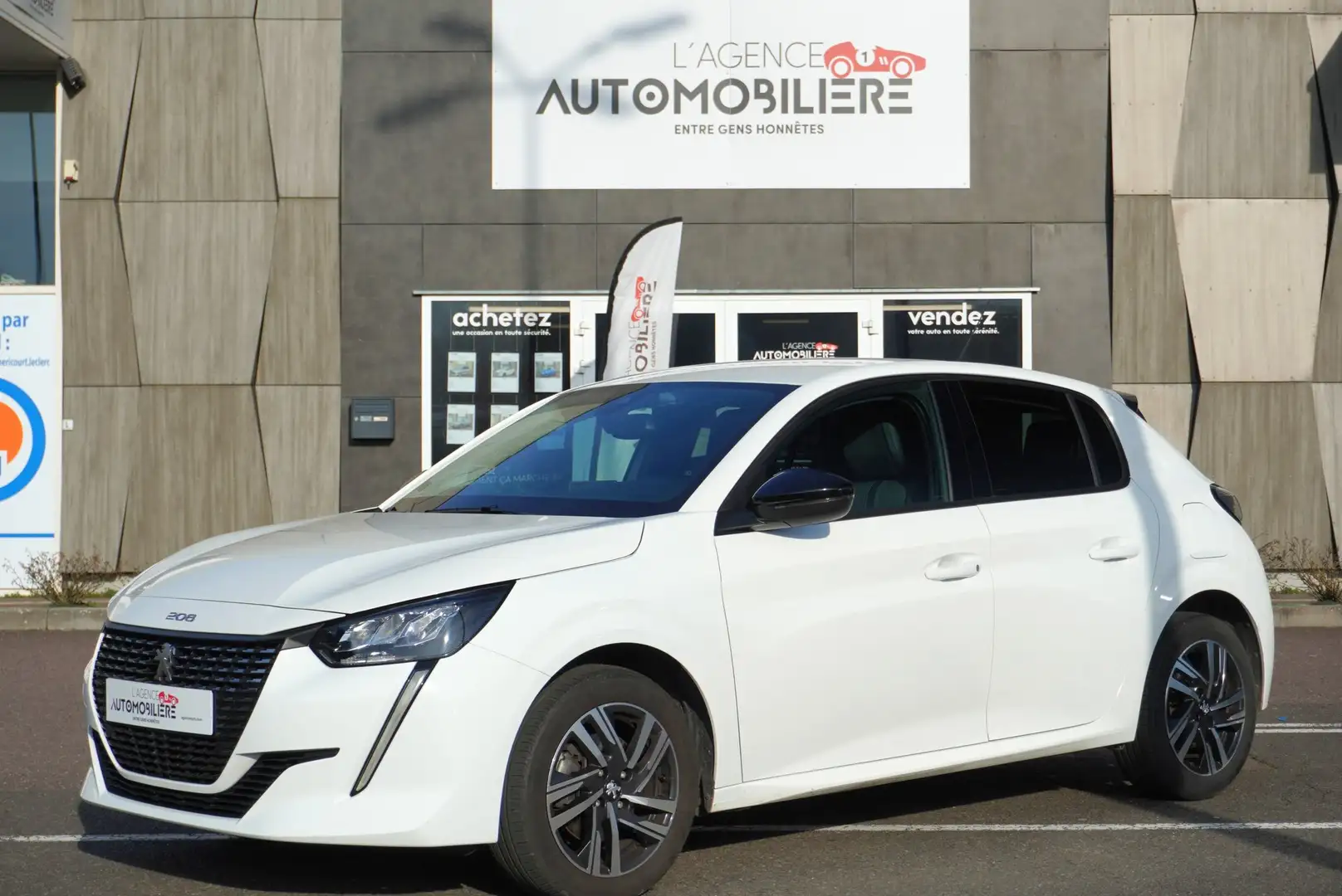 Peugeot 208 1.5 BlueHDI 100 BVM6 Allure Weiß - 1