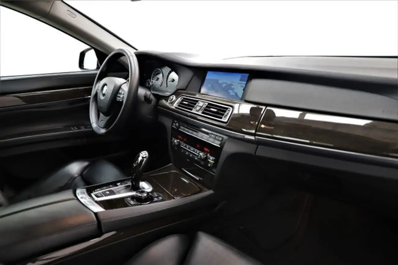 BMW 750i 408ch - XDRIVE - CAMÉRA D'AIDE AU STATIONNEMENT - SELLERIE CUIR