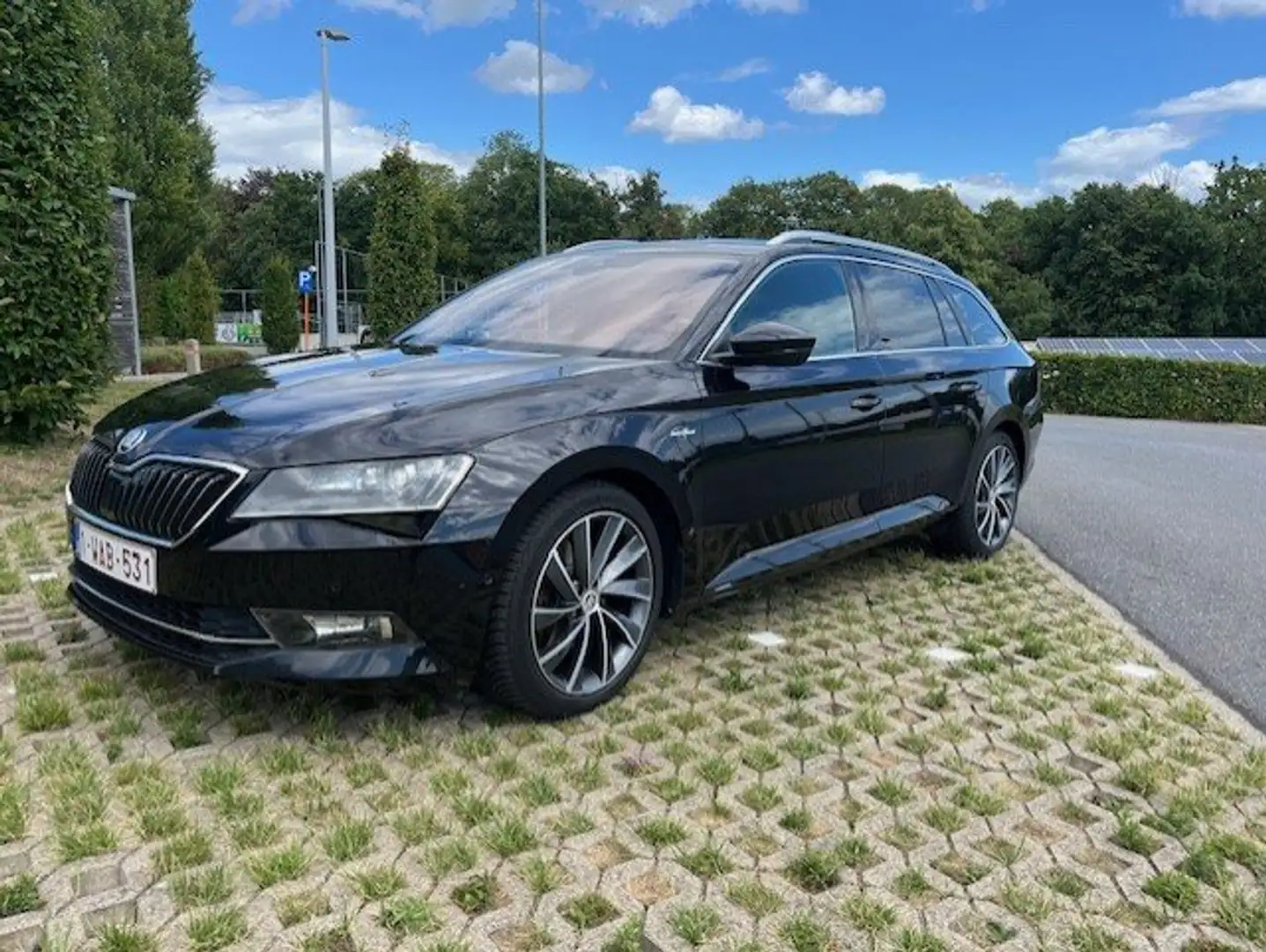 Skoda Superb Superb Combi 2.0 TDI DSG L Noir - 1