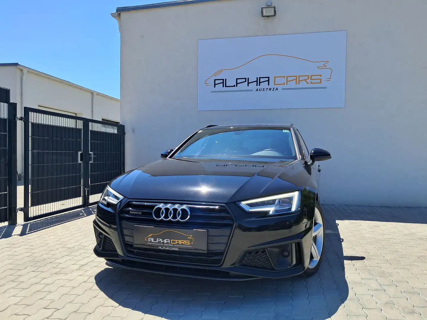Audi A4 Avant 40 TDI Quattro Sport Automatik Noir - 2