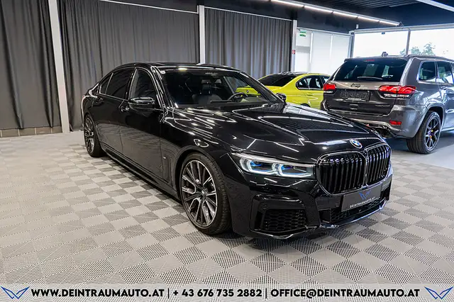 BMW 7 Series view 4