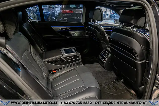BMW 7 Series view 11