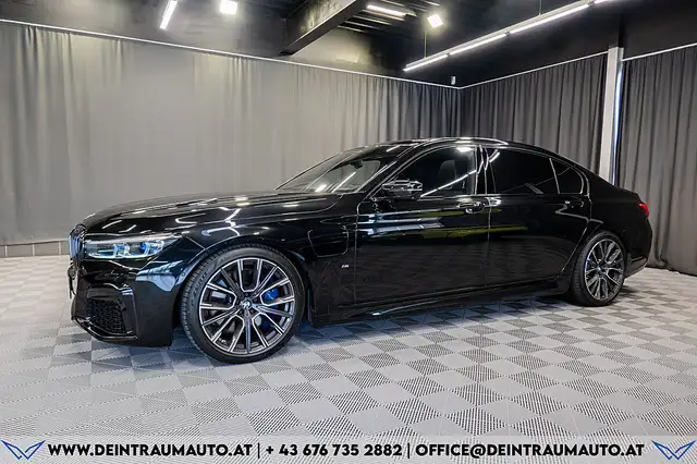 BMW 7 Series view 5