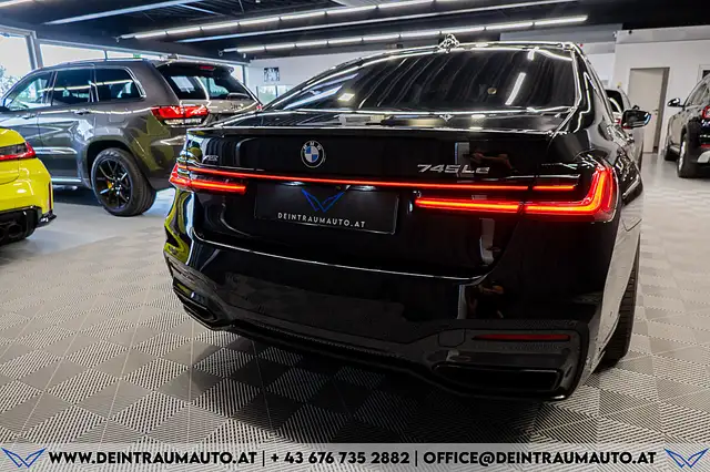 BMW 7 Series view 8