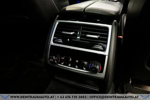 BMW 7 Series view 12