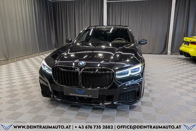 BMW 7 Series view 3