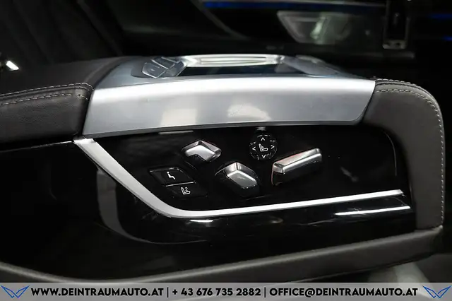 BMW 7 Series view 14